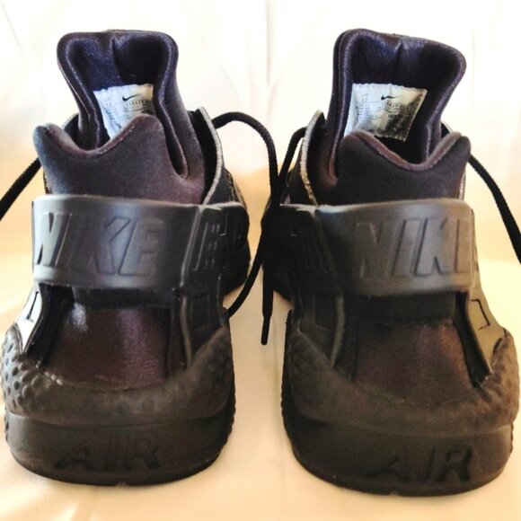 Nike Men\'s 2020 Air Huarache in Suede Triple Black, Size 9.5-10, EUC